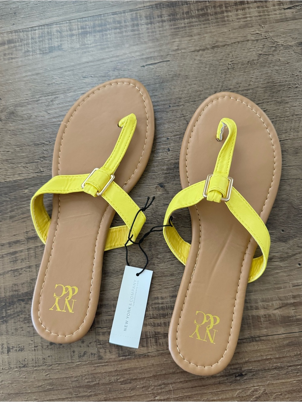 Yellow Women's Flip Flops Size 9 New York Company New with Tags Summer Sandals - Picture 4 of 6